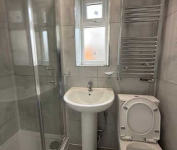 Studio Flat, St Marys Road, IG1 - Photo 2