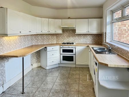 3 bedroom semi-detached to rent Birmingham, West Midlands, B14 - Photo 2