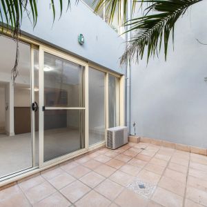 Beautiful courtyard apartment in the heart of Crows Nest - Photo 2
