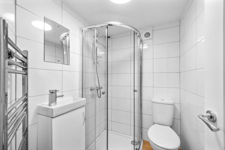 Room in a Shared House, Trevelyan Road, SW17 - Photo 3