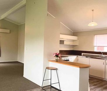 Tidy & Secure Home, Handy to Everything - Photo 4