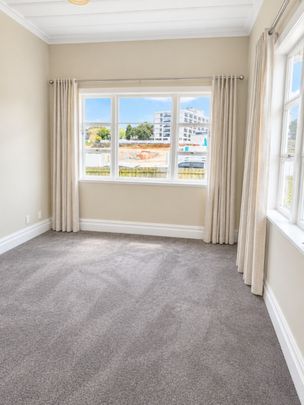 Spacious 3-Bedroom Home – Close to the Hospital and Shops - Photo 1
