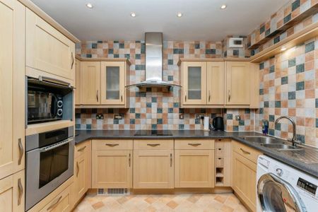 Foregate Street, CHESTER - Photo 2