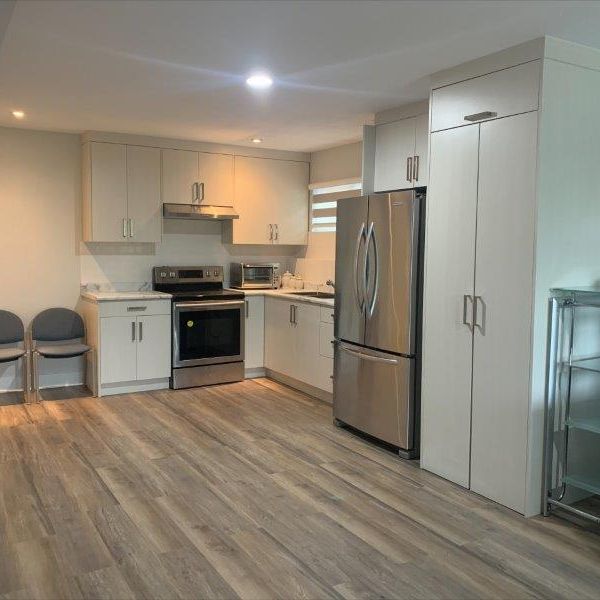 Ocean Park Ground Floor 2 Bedroom/1 Full Bath Suite Utilities Included! - Photo 1