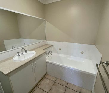 3 BEDROOM UNIT IN QUIET NEIGHBOURHOOD - Photo 6