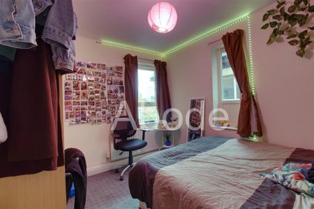 4 bedroom flat to rent - Photo 3