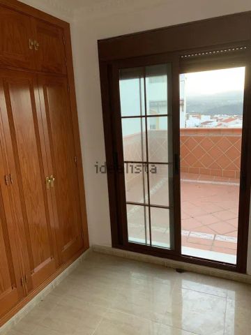 Alquiler de piso en Plaza Alta, 15 - Photo 2