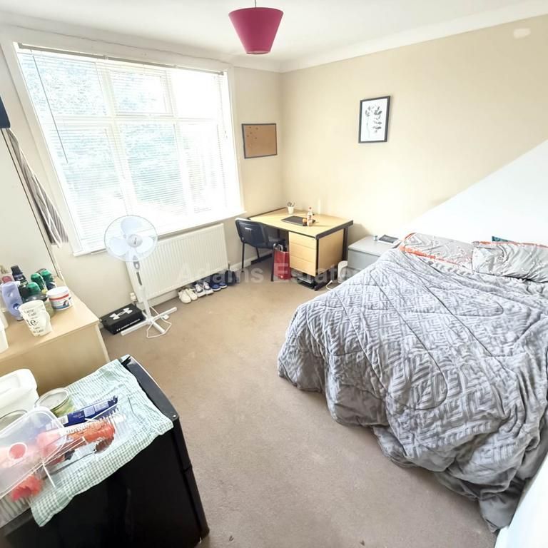 1 bedroom in a house share to rent - Photo 1