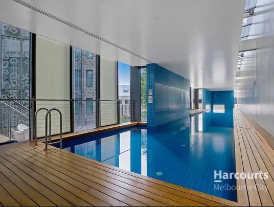 Spacious Apartment In Arts Precinct - Photo 1