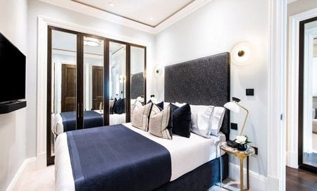 2 bedroom conversion flat with 1 reception and 2 bathrooms in Kensington, W8 - Photo 5