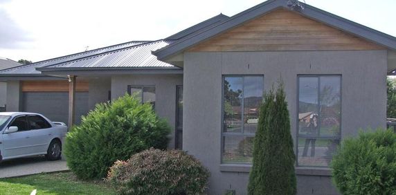 Bright and Sunny - Photo 2