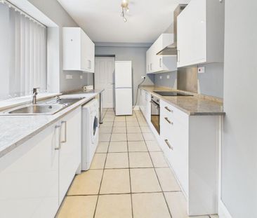 3 bedroom semi-detached house to rent - Photo 5