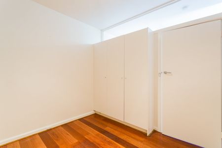 SPACIOUS APARTMENT WITH COURTYARD - Photo 4