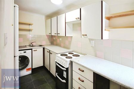 4 bedroom flat to rent - Photo 3