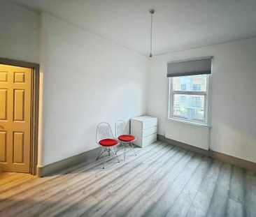 3 bedroom flat to rent - Photo 4