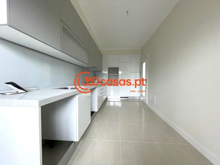 Vende-se Apartamento T3 Novo com garagem e arrecadação em Faro - Photo 3