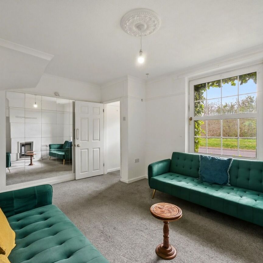 Revesby Road, Carshalton, SM5 - Photo 1