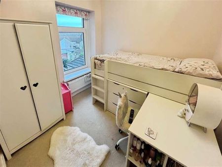 Oxford Street, Pontypridd, CF37 - Photo 2