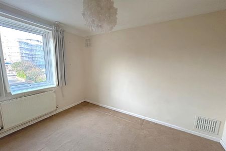 2 bedroom retirement property to rent - Photo 2