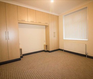 3 bedroom flat to rent - Photo 1