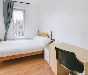3 bedroom flat to rent - Photo 5