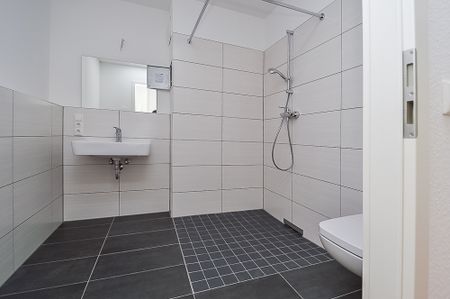 KOMFORTABEL WOHNEN - MIT AUFZUG, BALKON, FUSSBODENHEIZUNG UND EINBAUKÜCHE - Photo 5