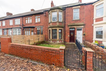 3 bed flat to rent in East View, Wideopen, NE13 - Photo 2