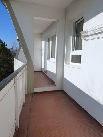 Sehr helle, schöne und ruhige Loggiawohnung im 3. Liftstock mit Ausblick in den Wienerwald - Photo 3