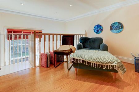 6 bedroom detached house to rent - Photo 4