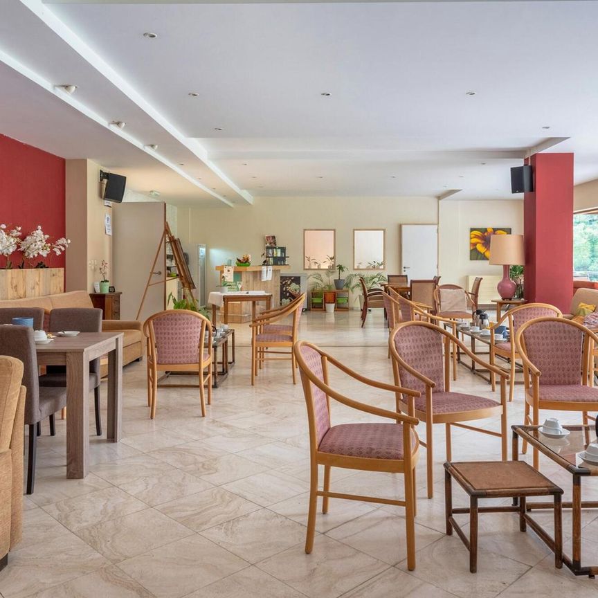 Degelijke serviceflat met terras in Residentie LINDENHOF - Photo 1