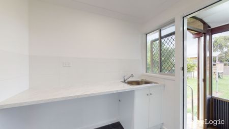 IMMACULATE THREE BEDROOM HOME - Photo 4