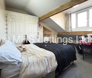 8 Bedroom Mid Terraced House for rent in Hyde Park Road - Photo 3