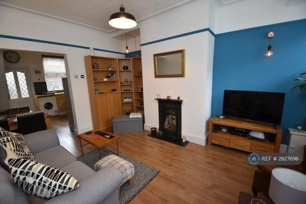 2 bedroom terraced house to rent - Photo 1