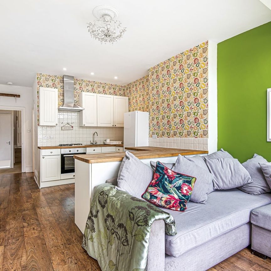 2 Bed Flat, Streatham, SW16 - Photo 1