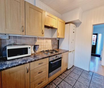 3 bedroom semi-detached house to rent - Photo 6