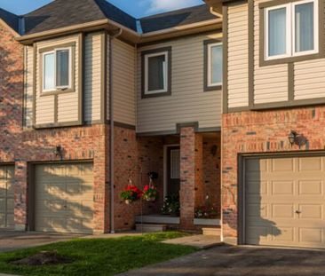 3 Bedroom Townhouse For Rent - Photo 1