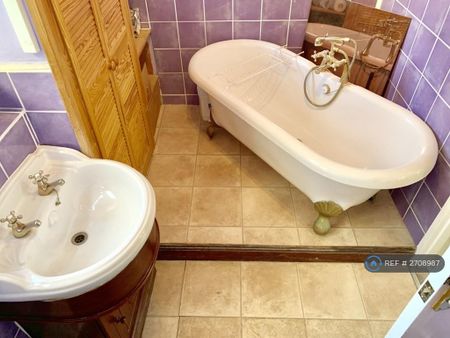 2 bedroom flat to rent - Photo 4