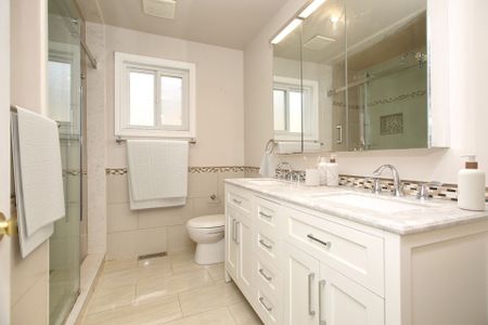 For Lease - 5606 Cosmic Crescent, Mississauga, Ontario - Photo 2