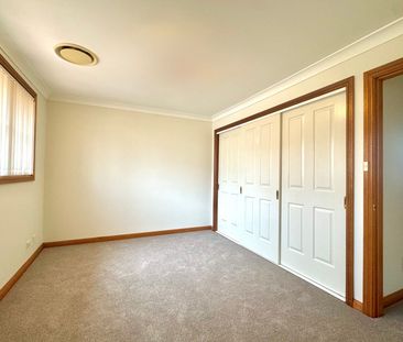 Spacious & Stylish Townhouse in a Prime Castle Hill Location - Photo 3