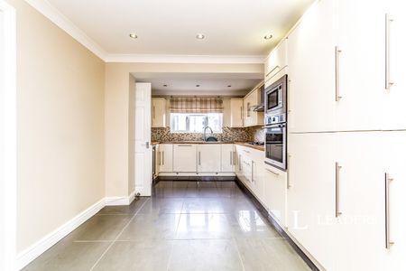 4 bedroom house to rent McKenzie Road, Chatham, ME5 - Photo 5