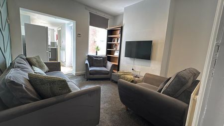 4 bedroom terraced house to rent - Photo 3