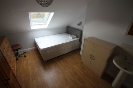 Room 5, 12 Malone Avenue, Belfast, BT9 6ER - Photo 5