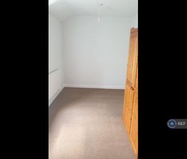 2 bedroom semi-detached house to rent - Photo 5