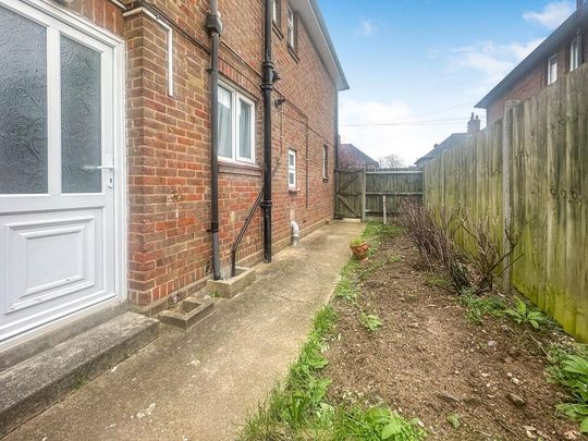 3 bedroom semi-detached house to rent - Photo 1