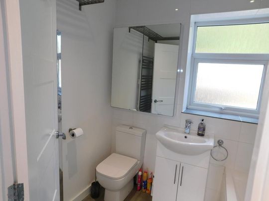 3 bedroom semi-detached house to rent - Photo 1