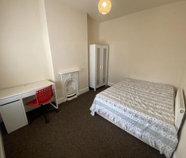 4 bedroom terraced house to rent - Photo 3