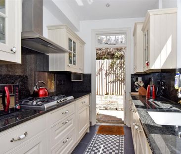 3 bedroom terraced house to rent - Photo 5