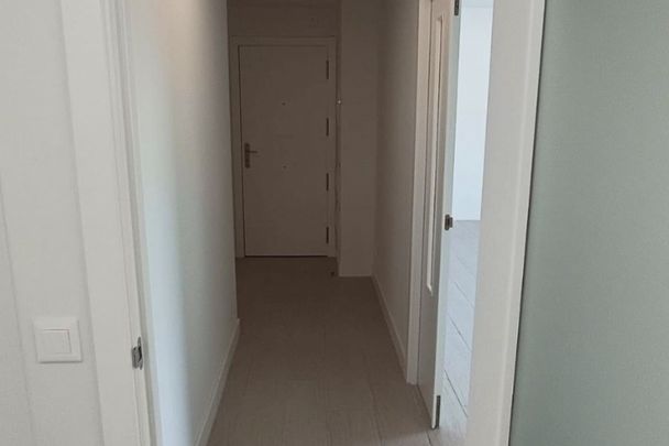 3 Bedroom Apartment For Rent in Estepona, Málaga - Photo 1