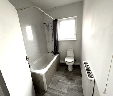 2 bedroom end of terrace house to rent - Photo 2