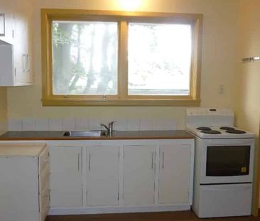 2-Bedroom Upstairs Unit in Merivale - Photo 2